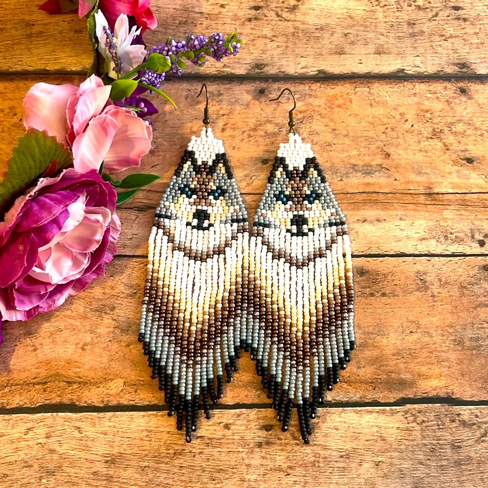 Wolves Beaded Earring